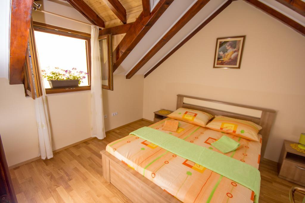 Apartment Niko Kastel Stari คาชเตลา ห้อง รูปภาพ